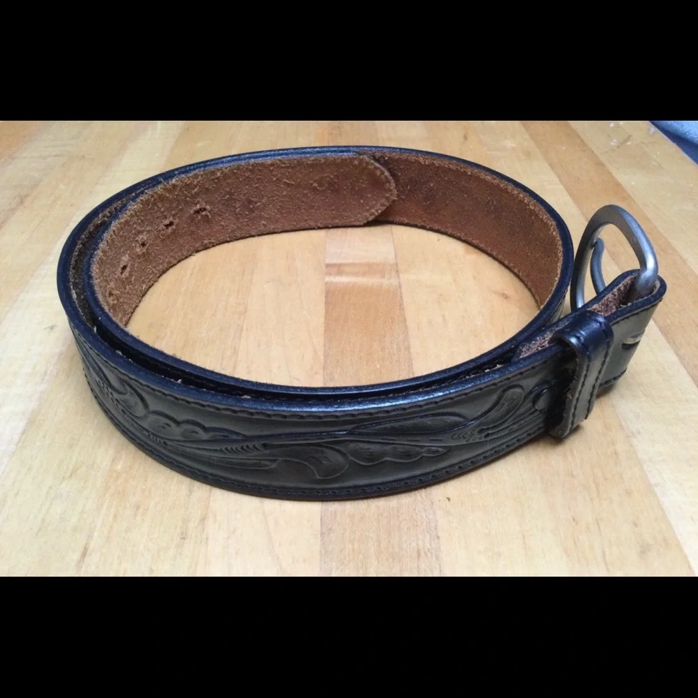 Vintage Chambers Unisex Black Western Style Tooled Leather Belt - Picture 4 of 7